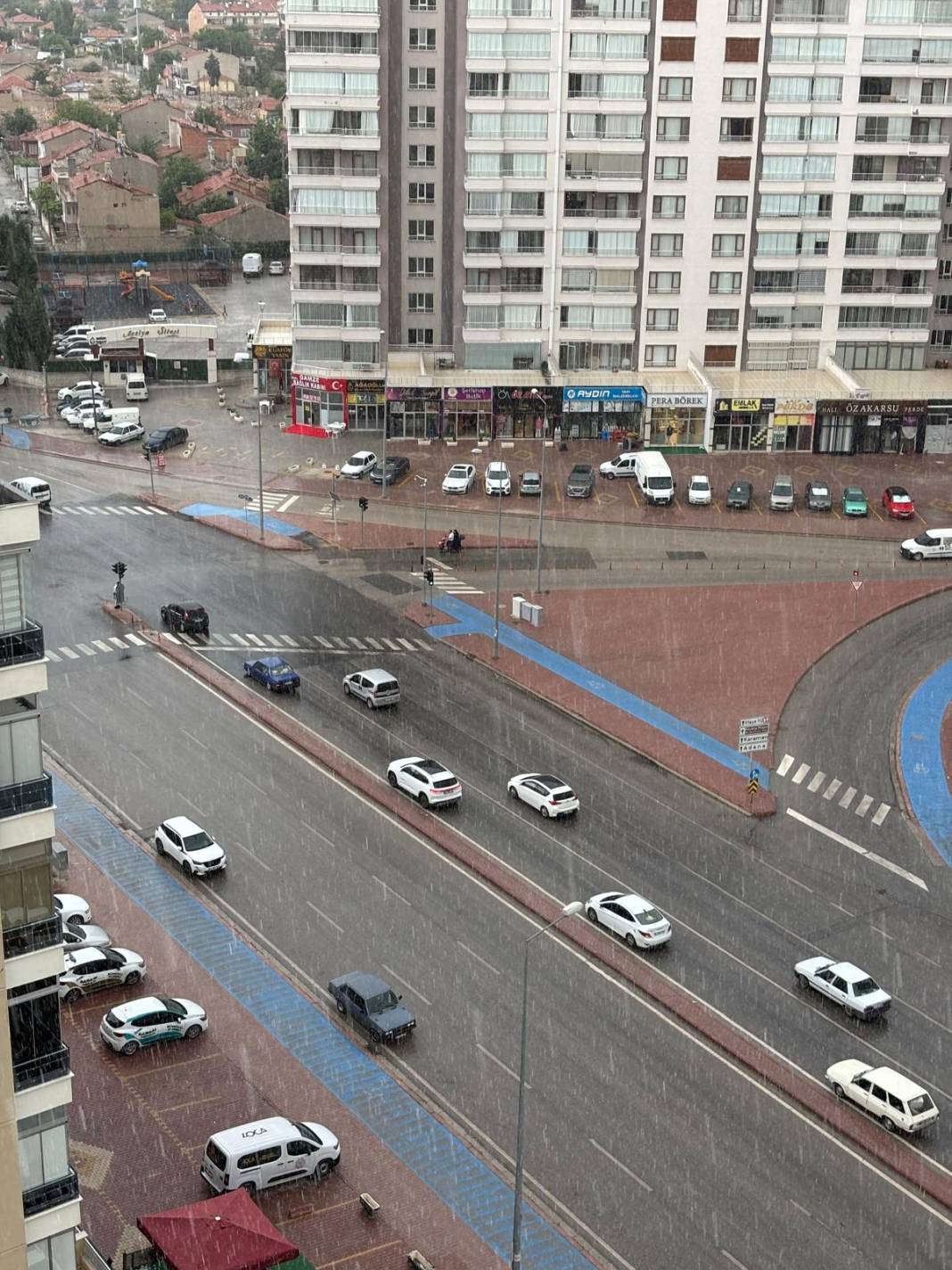 Tahminciler 4 gün, Meteoroloji saatler kala uyarmıştı! Konya’da tarihe geçecek yağış 4